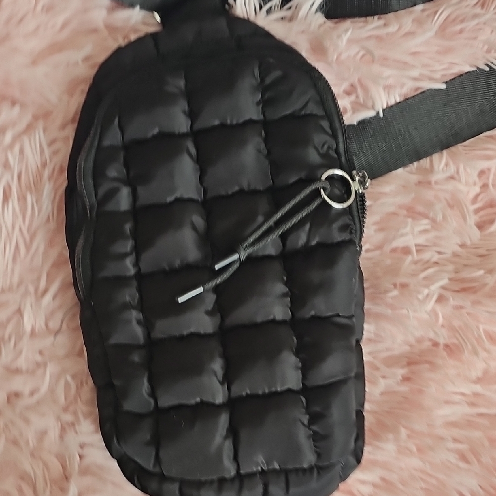 Quilted Black Crossbody Sling Bag - Picture 5 of 6